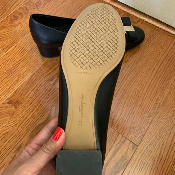 Black Leather Women’s Ferragamo Pumps - Picture 4 of 5